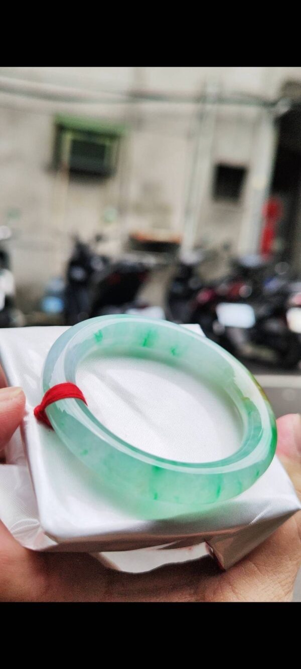 ✨ 冰種三彩圓骨正圈手鐲 ✨                            💚 天然緬甸玉A貨