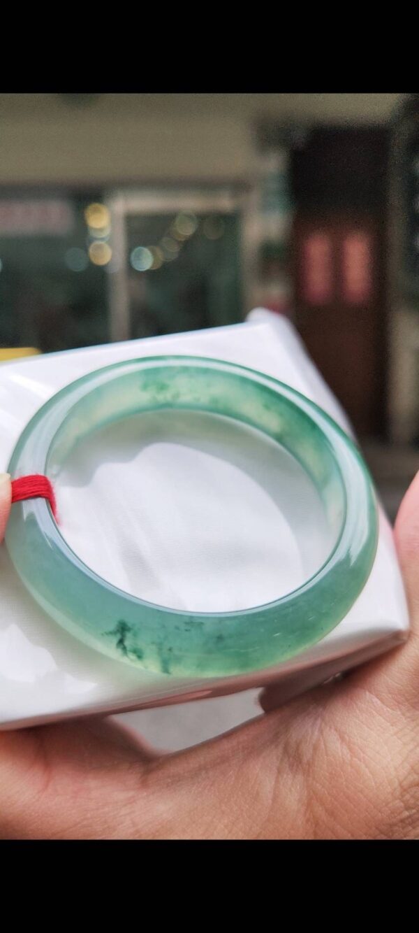 ✨ 放光玻璃種飄綠正圈手鐲 ✨
💚 天然緬甸玉A貨