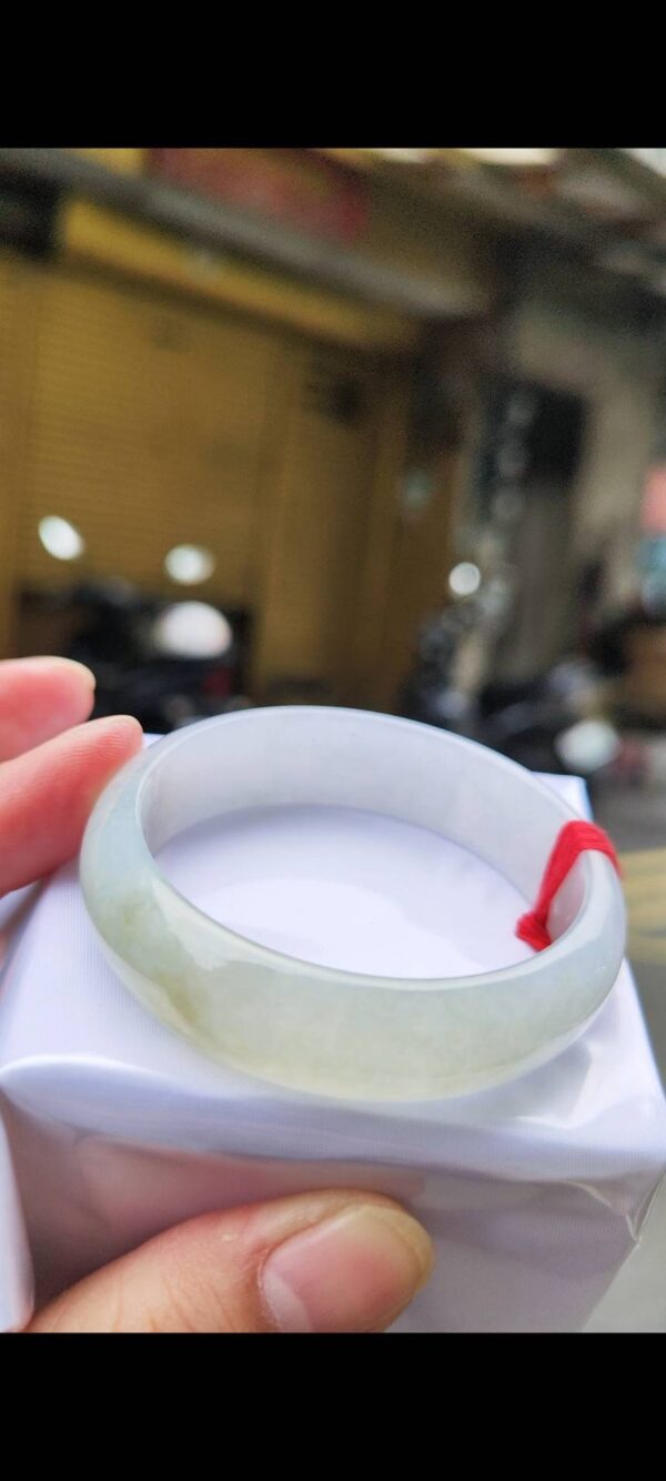 ✨ 冰種飄淡蜜黃寬版 正圈手鐲

💚 天然緬甸玉A貨