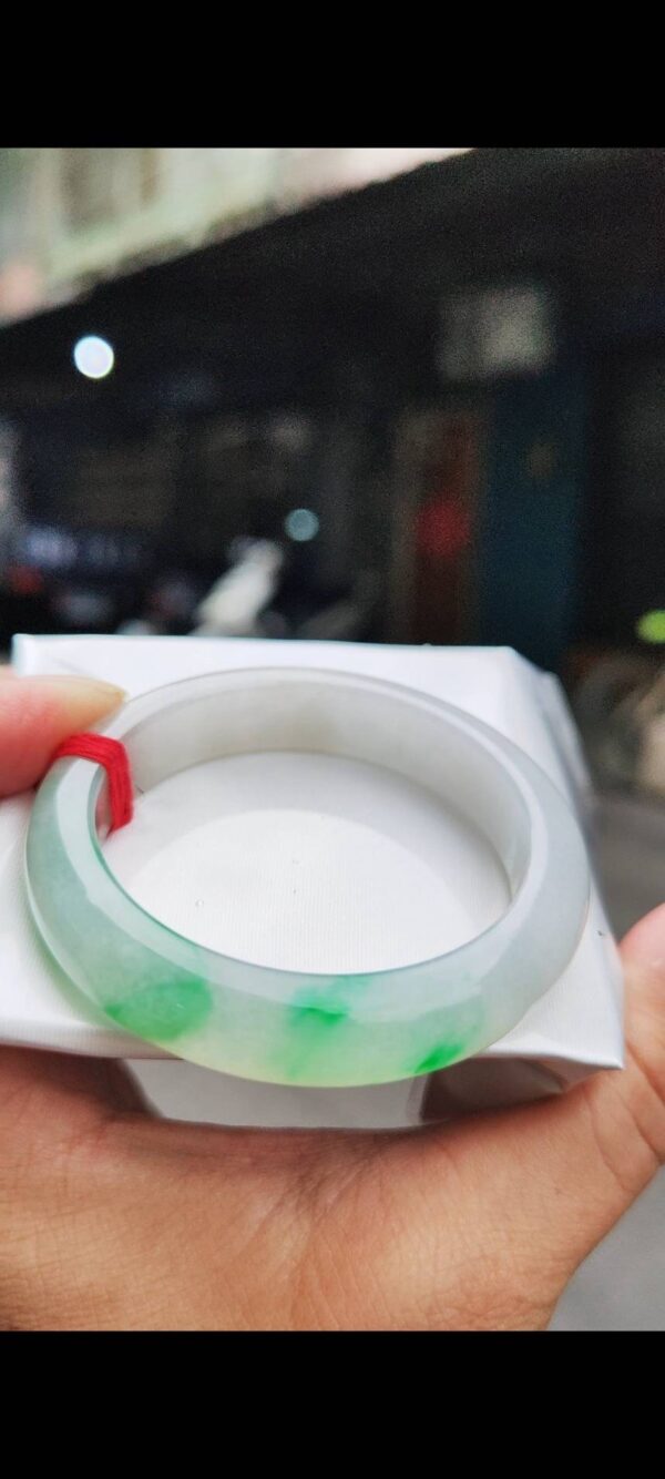✨冰芙蓉飄陽綠 正圈手鐲

💚 天然緬甸玉A貨