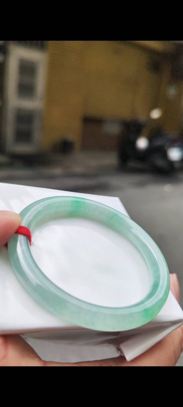 ✨  冰種飄陽綠圓骨正圈手鐲

💚 天然緬甸玉A貨