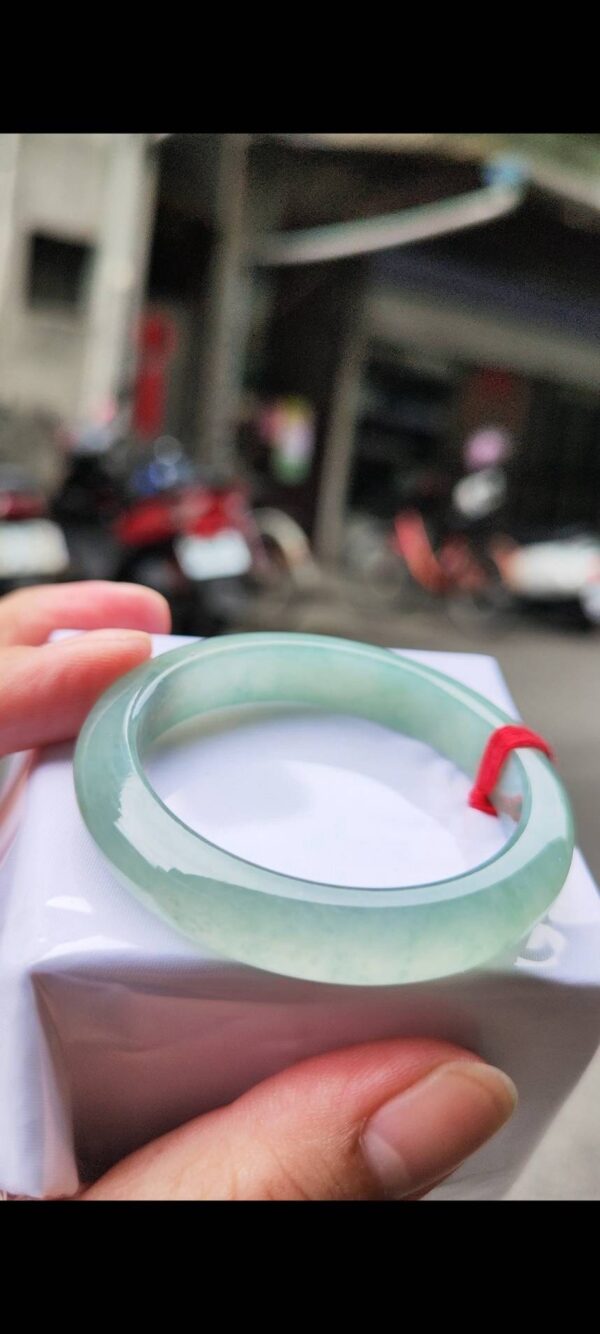 ✨ 放光玻璃 正圈厚庄手鐲

💚 天然緬甸玉A貨