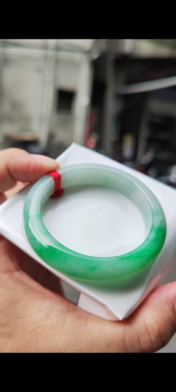 ✨   飄正陽綠 正圈手鐲

💚 天然緬甸玉A貨