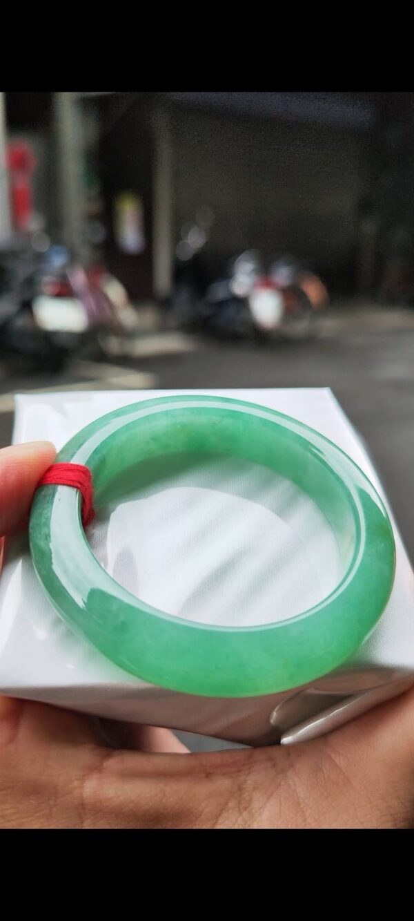 ✨   滿綠 正圈厚庄手鐲

💚 天然緬甸玉A貨