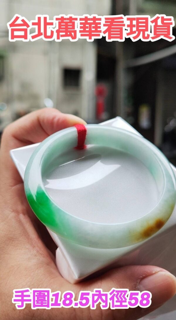 img_0667-2 三彩飄陽綠 正圈手鐲
💚 天然緬甸玉A貨