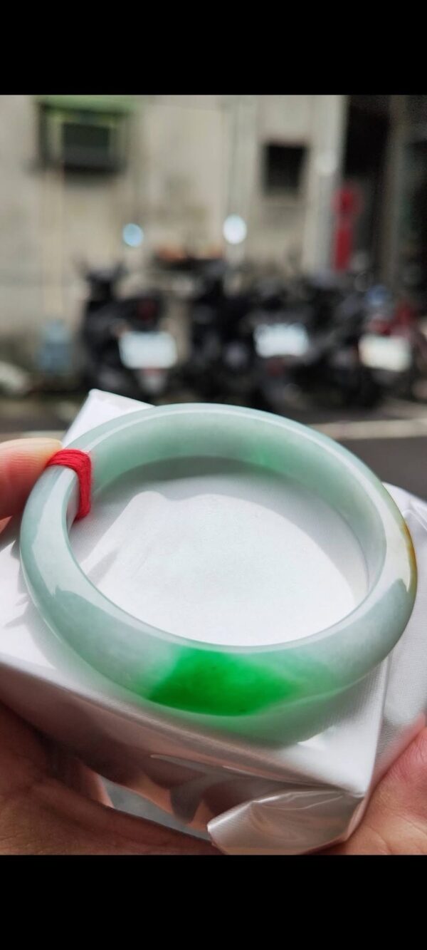 img_0668-2 三彩飄陽綠 正圈手鐲
💚 天然緬甸玉A貨