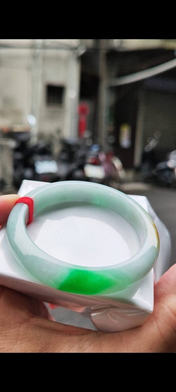 img_0673-2 三彩飄陽綠 正圈手鐲
💚 天然緬甸玉A貨