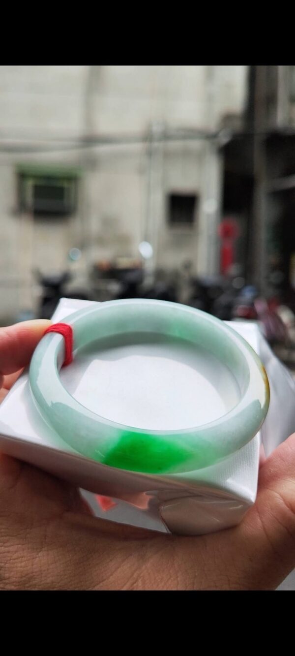 img_0674-2 三彩飄陽綠 正圈手鐲
💚 天然緬甸玉A貨