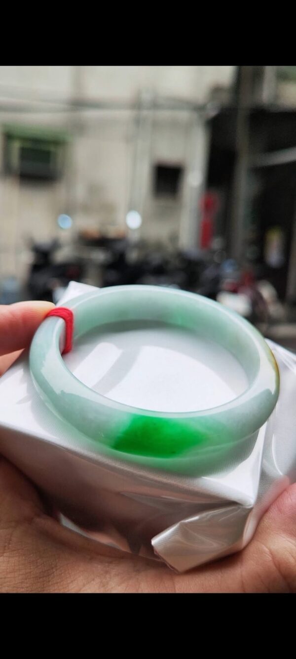 img_0675-2 三彩飄陽綠 正圈手鐲
💚 天然緬甸玉A貨