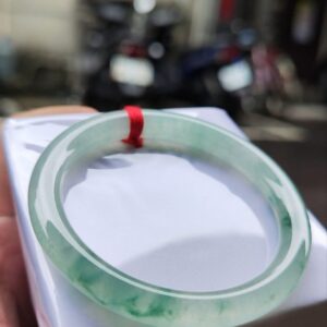 ✨ 放光玻璃種飄綠花 正圈圓骨手鐲 💚 天然緬甸玉A貨