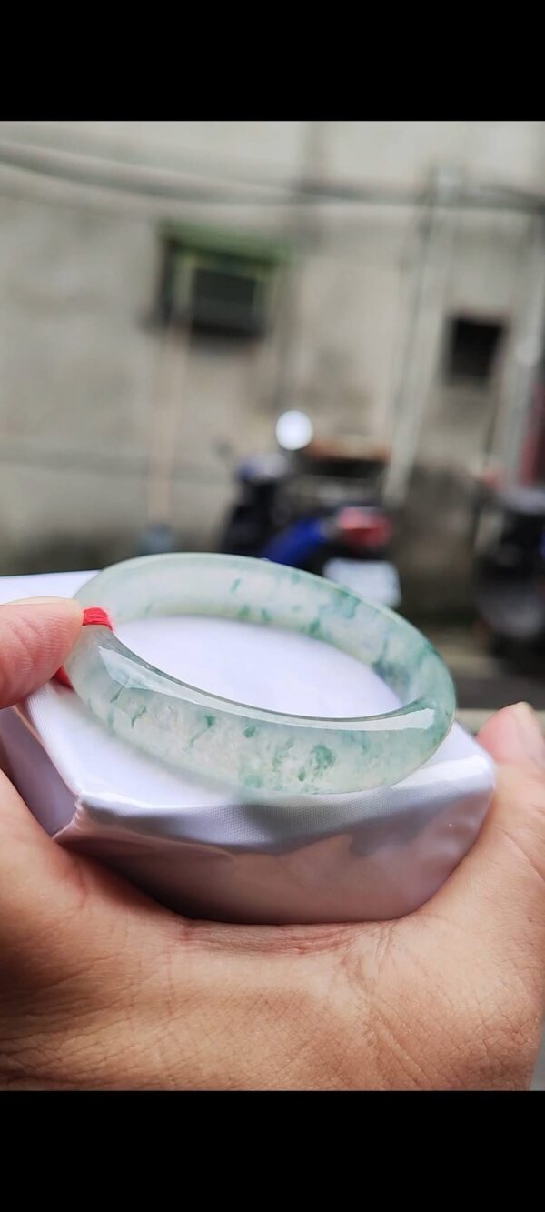 img_1573 ✨ 頂級放光玻璃種飄綠花 正圈手鐲
💚 天然緬甸玉A貨
