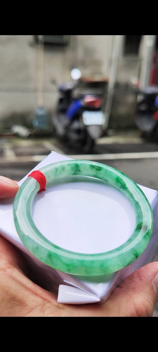✨ 冰透飄陽綠花圓骨正圈手鐲