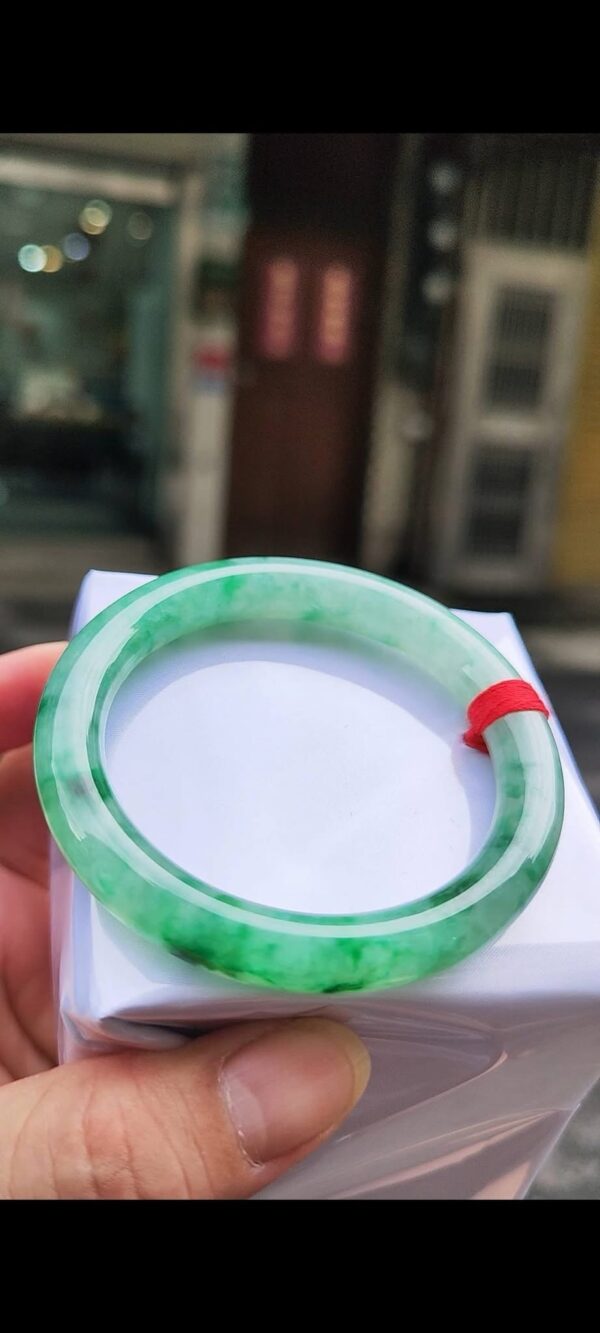 ✨ 冰透飄陽綠花圓骨正圈手鐲
