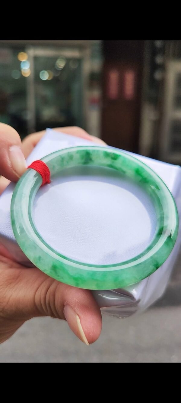 ✨ 冰透飄陽綠花圓骨正圈手鐲