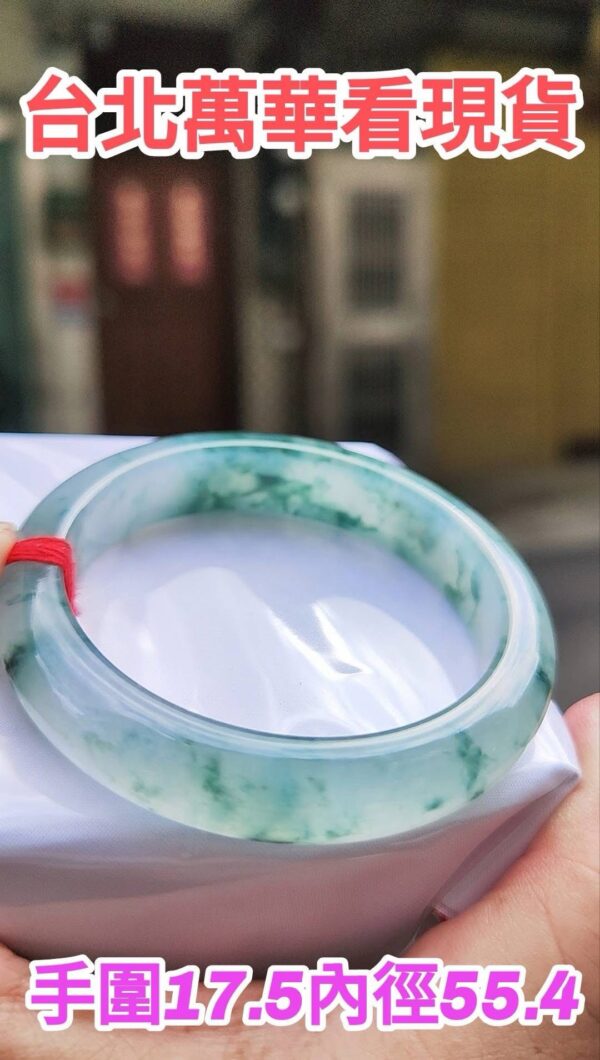 img_1905 ✨ 頂級放光玻璃種飄花正圈手鐲
💚 天然緬甸玉A貨