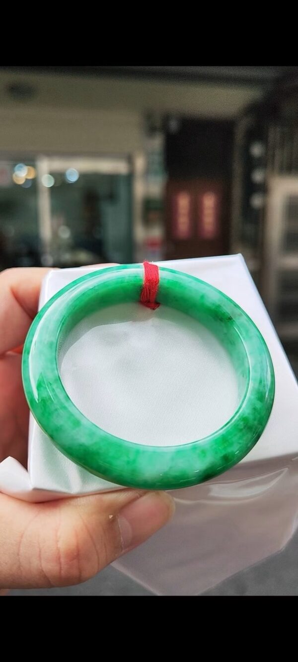 ✨  滿色陽綠正圈厚庄手鐲

💚 天然緬甸玉A貨
