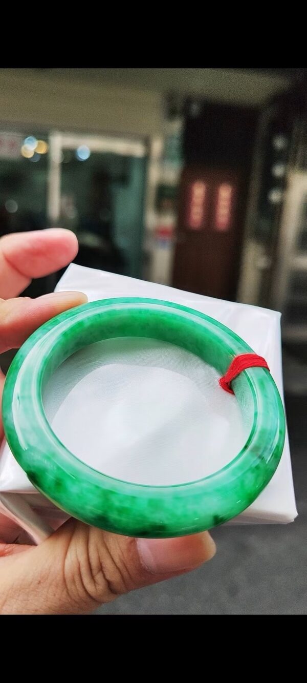 ✨  滿色陽綠正圈厚庄手鐲

💚 天然緬甸玉A貨
