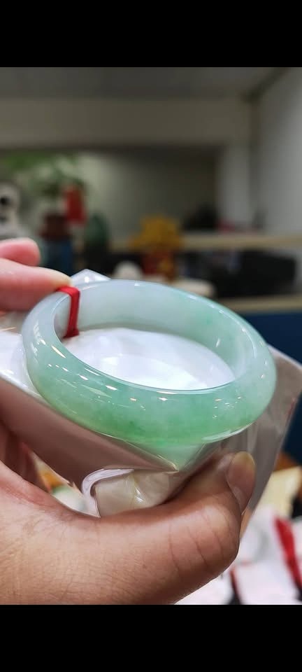 img_8490-2 ✨冰透超寬版飄綠花正圈手鐲💚 天然緬甸玉A貨