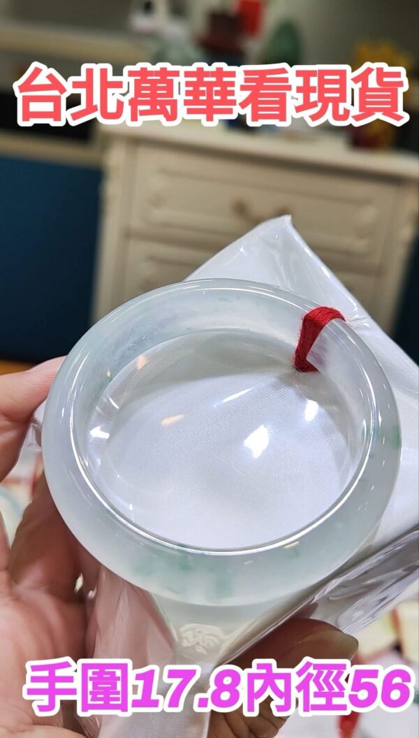 img_3582 ✨ 木拿寬版厚庄放光玻璃種飄綠花正圈手鐲
💚 天然緬甸玉A貨