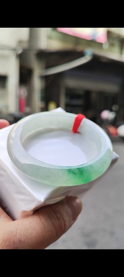 ✨冰種飄綠厚庄正圈手鐲💚 天然緬甸玉A貨